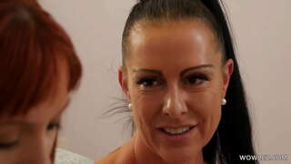 ���ກ່ຍິງຫມູ່ເພື່ອນທີ່ມີເພດສໍາພັນສໍາລັບການໃຊ້ເວລາທໍາອິດ