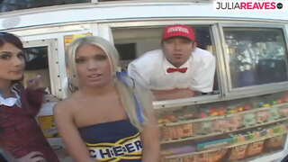 ���ድሚያ ቅድሚያ የሚሰጡዋቸውን threesome ላይ በእርሱ ቅድሚያ ቫን