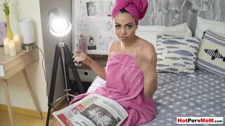 Big boobed pirang cougar mommy nunggang ing dheweke stepsons kontol