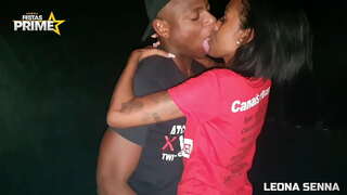 Tipo beltzak jaten skinny pussy bere erraldoi masta