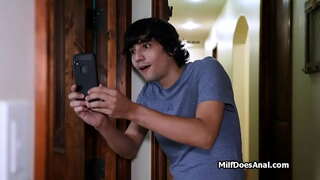 Dildo na ducha, anal profunda no sofá