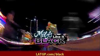 Te sexy MILF rides mór dubh ollphéist dick 38