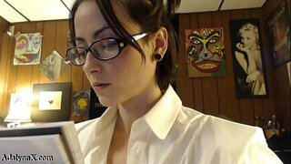 AdalynnX - Грязная школьница с кулачным сексом 2