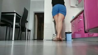 Mommy ukudlala kwi name. Kakhulu horny kwaye ezimanzi pussy