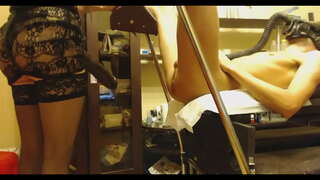 Guy Kuthatha Inkulu Oku Kwesigebenga Strapon Phezulu Yakhe Ass